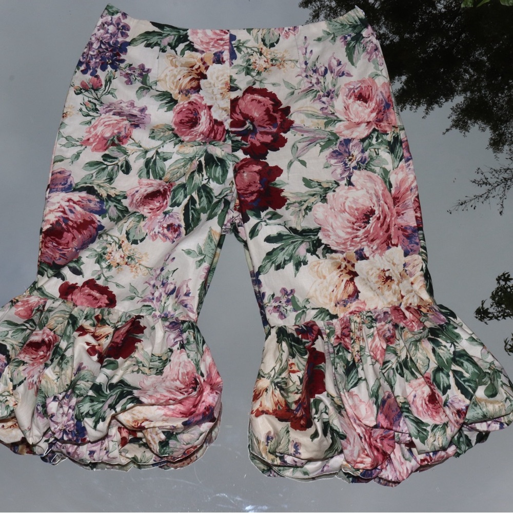 Floral Bubble Hem Capris Bottoms (Petite)